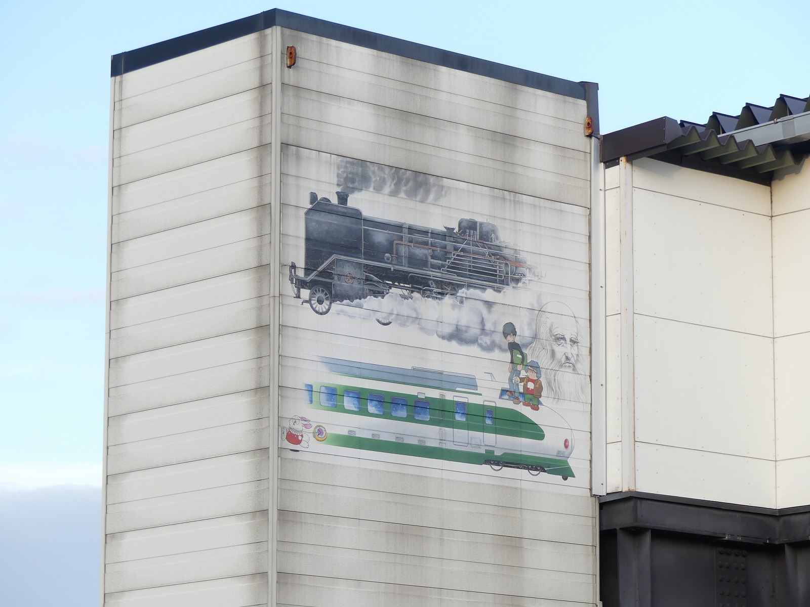 石巻駅に描かれた壁画